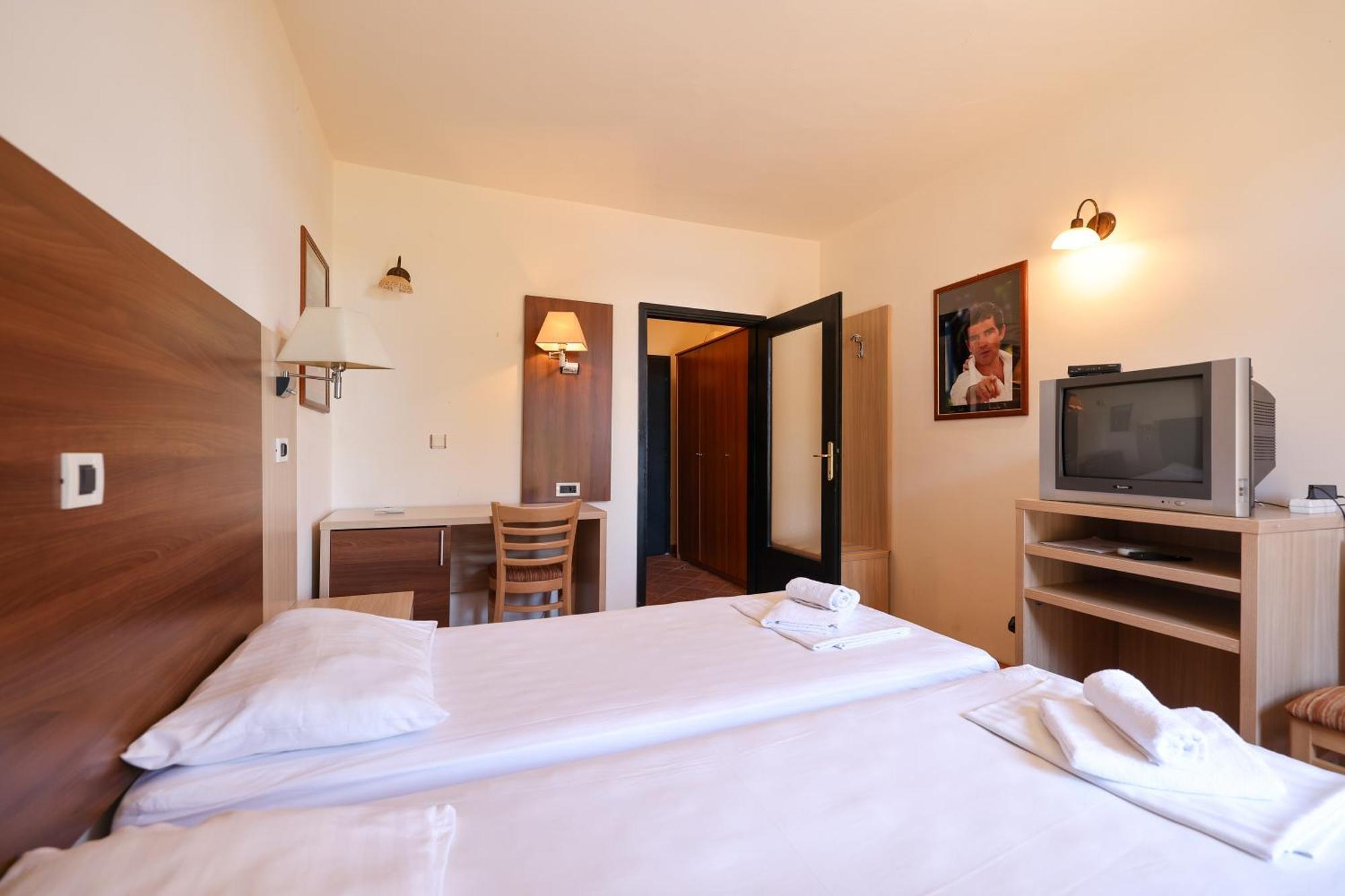 Tribunia Beach Hotel Tribalj Kültér fotó