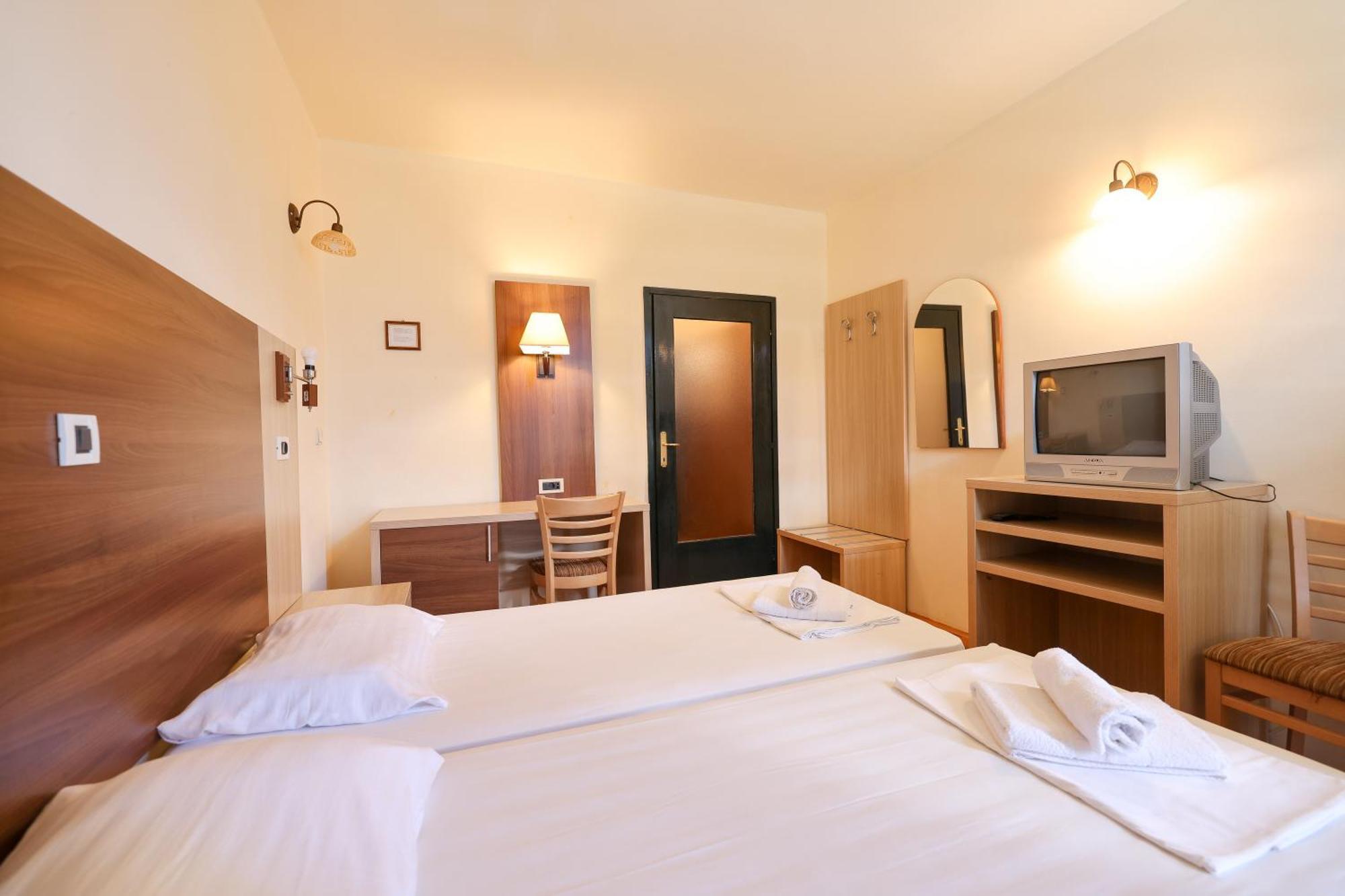 Tribunia Beach Hotel Tribalj Kültér fotó