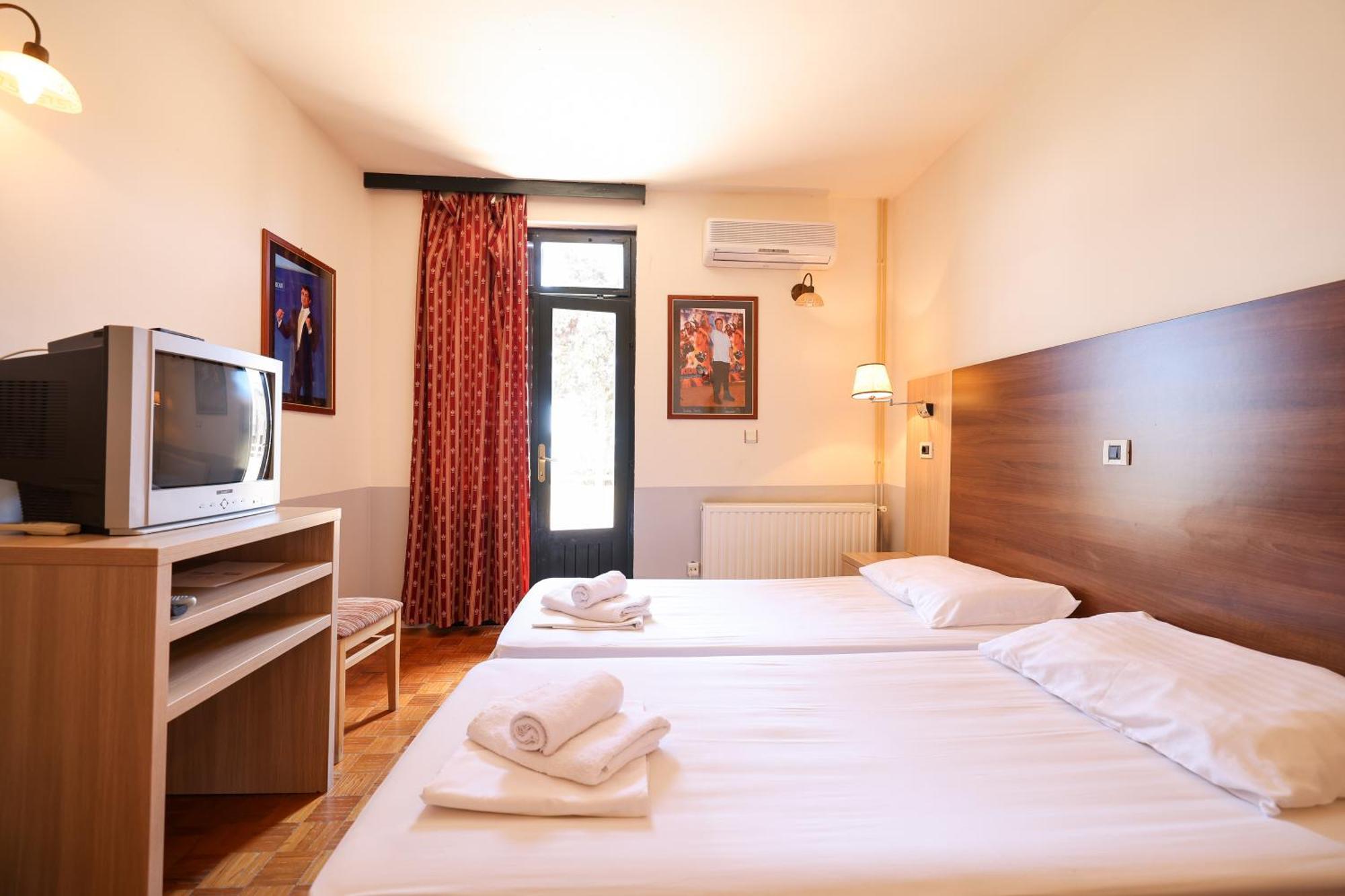 Tribunia Beach Hotel Tribalj Kültér fotó