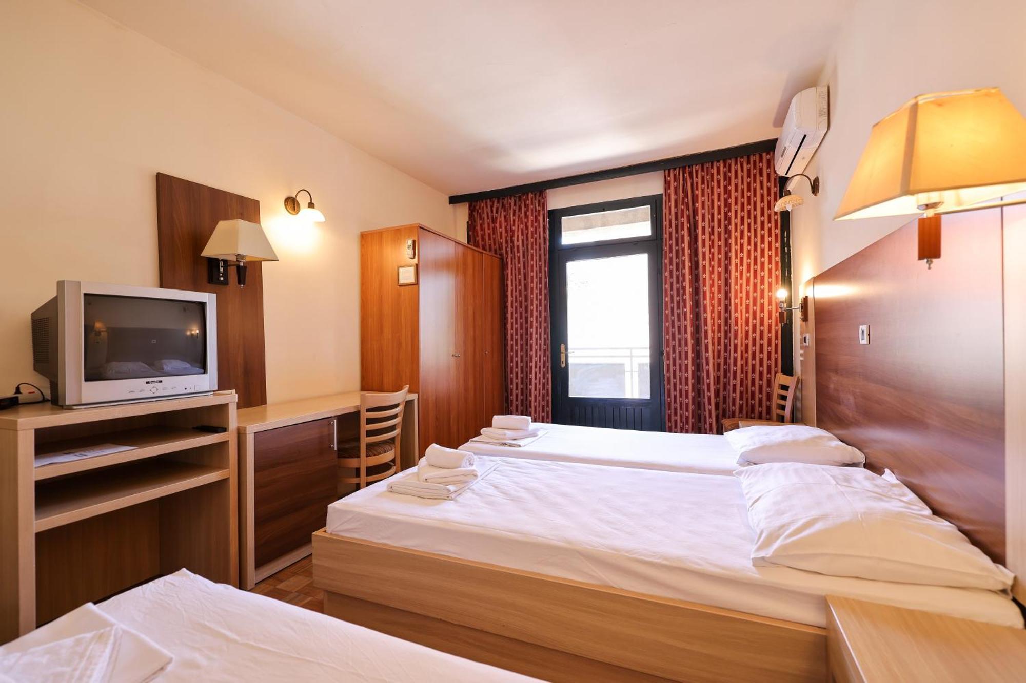 Tribunia Beach Hotel Tribalj Kültér fotó