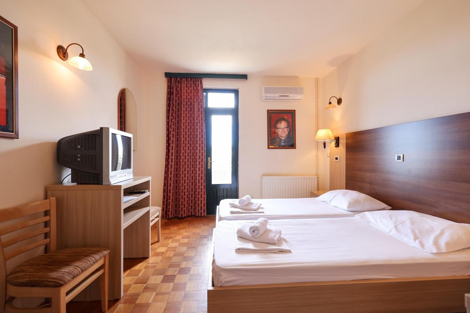 Tribunia Beach Hotel Tribalj Kültér fotó